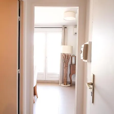 Airco Studio With Terrace At 2 Steps From The Sea Apartman *
